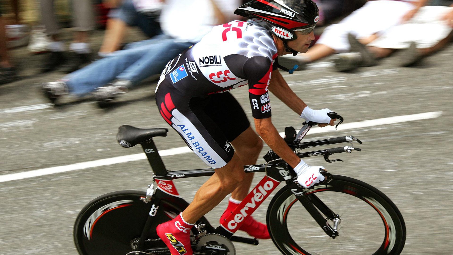 开云kaiyun-_穿越丛林定向赛：智勇双全的极限挑战_，丛林穿越探险